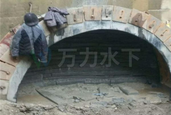 水下砌墻封堵